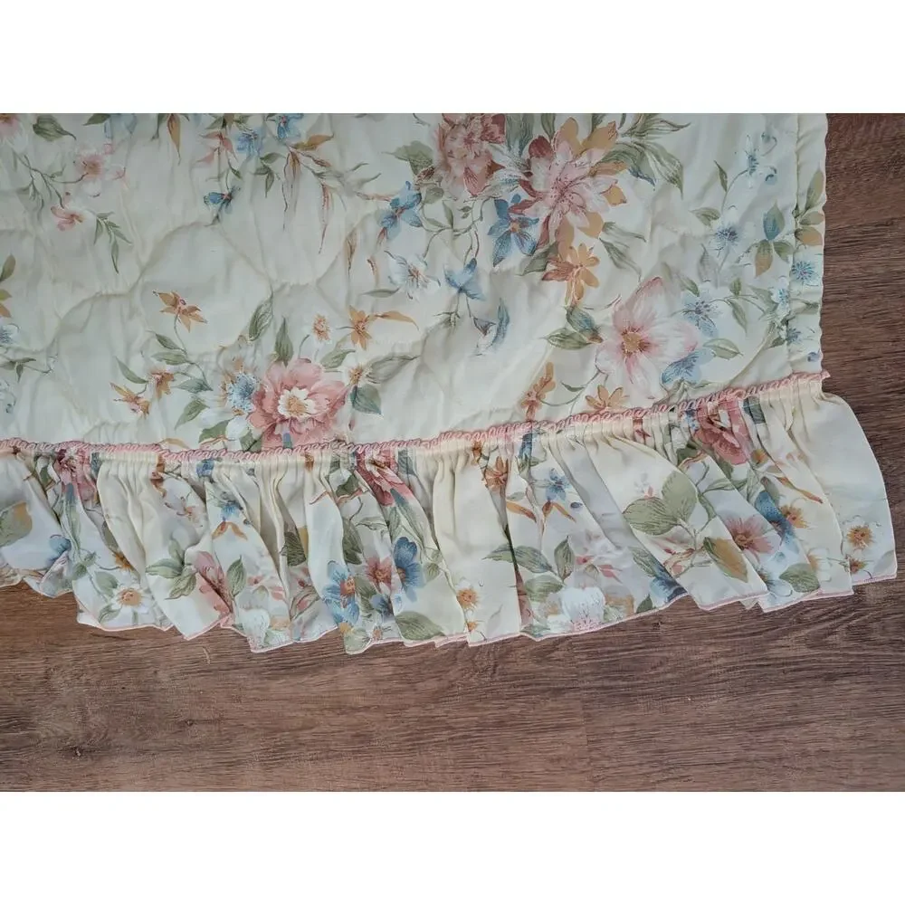 Vintage Burlington floral ruffle bedspread 102 x 88